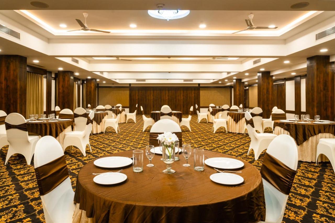 The King'S Meadows Hotel Golhalli Bagian luar foto