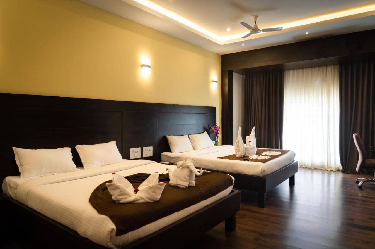 The King'S Meadows Hotel Golhalli Bagian luar foto