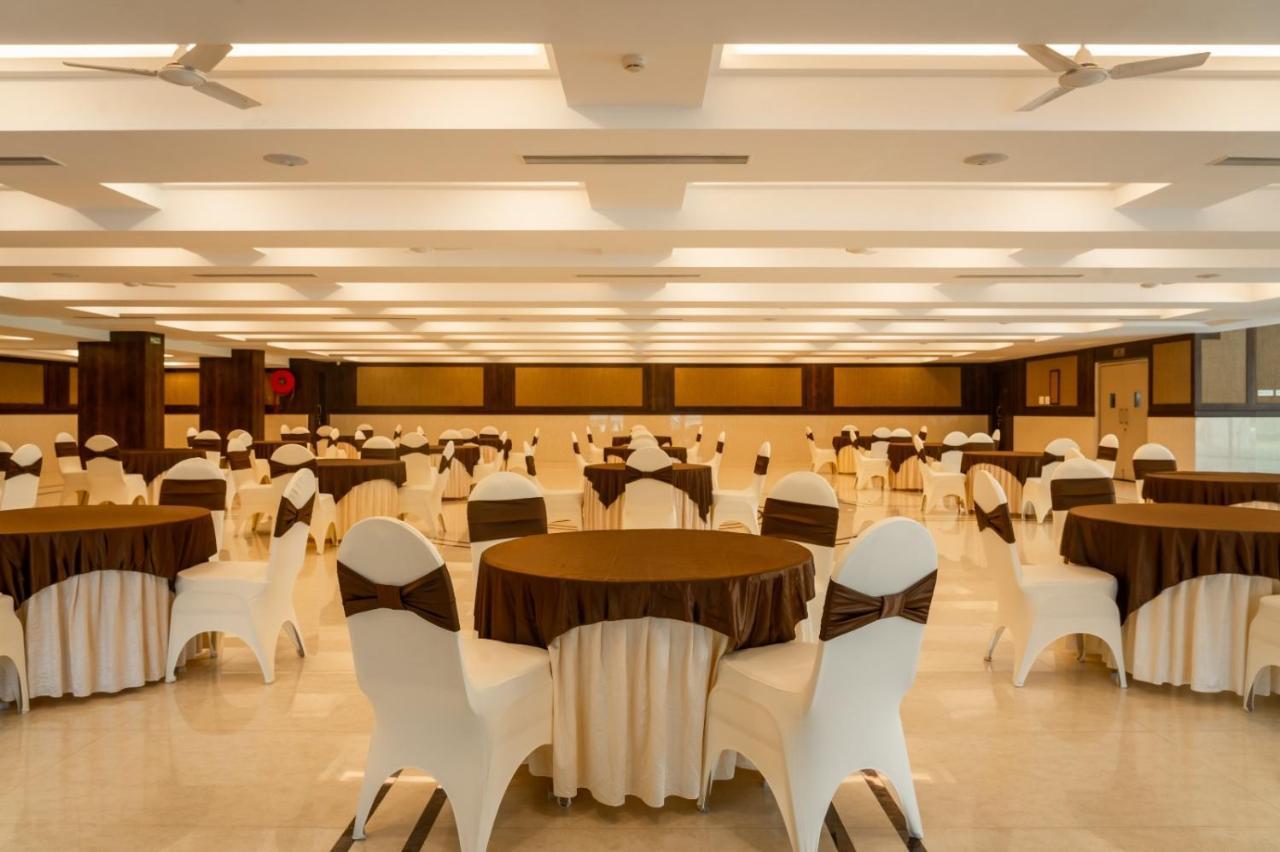The King'S Meadows Hotel Golhalli Bagian luar foto