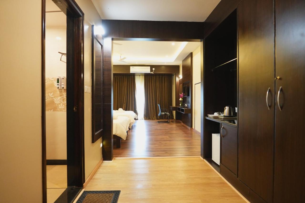 The King'S Meadows Hotel Golhalli Bagian luar foto