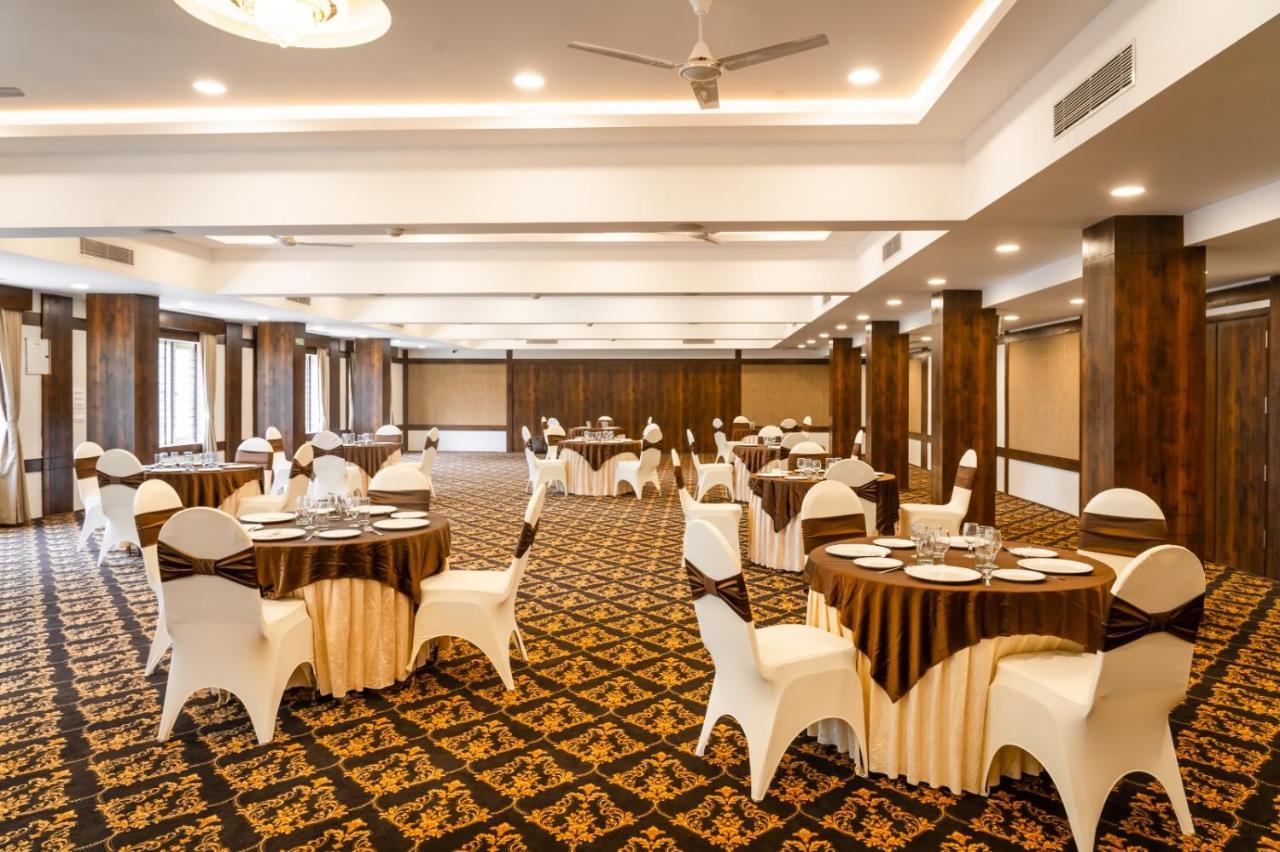 The King'S Meadows Hotel Golhalli Bagian luar foto