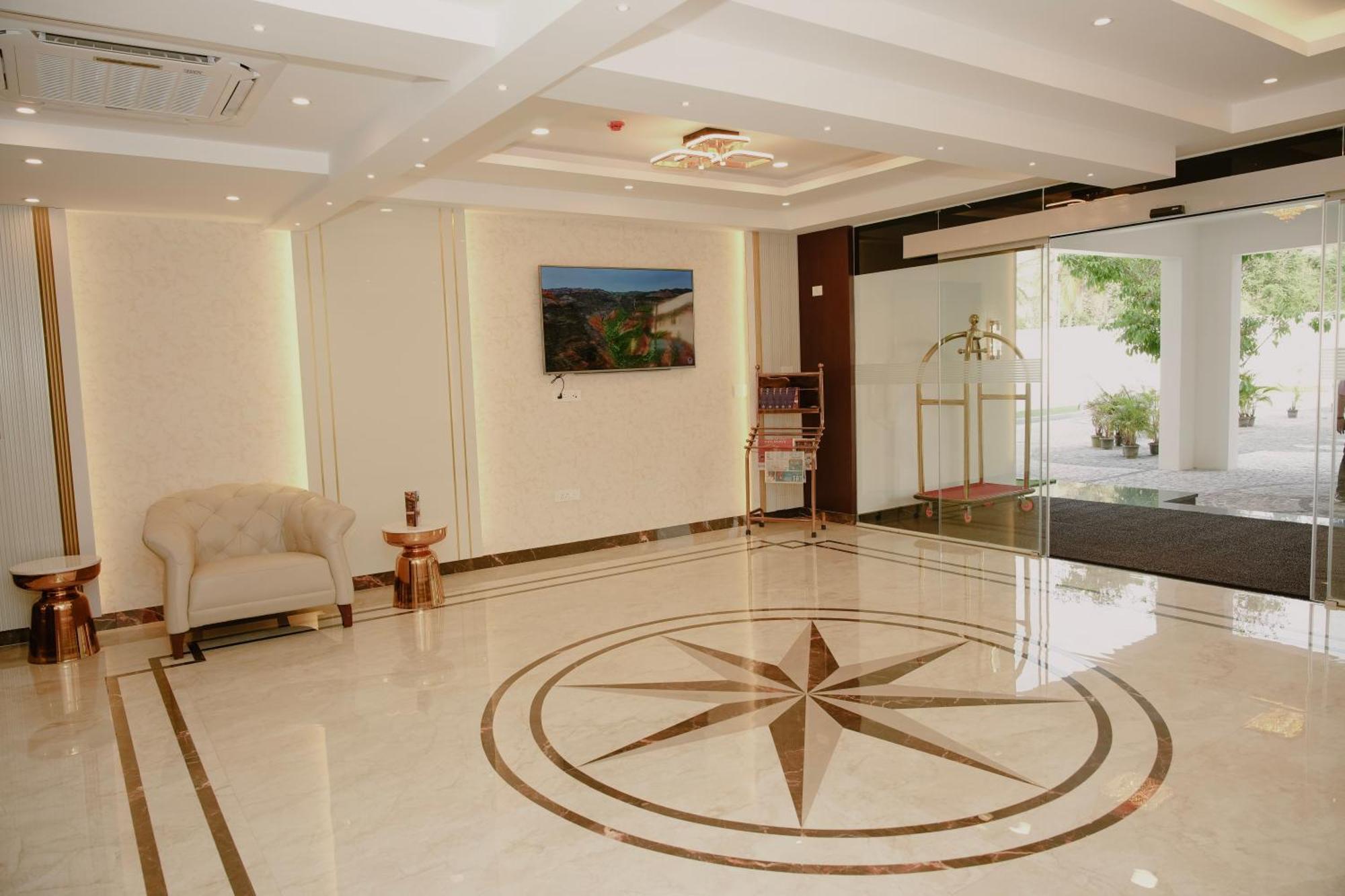 The King'S Meadows Hotel Golhalli Bagian luar foto