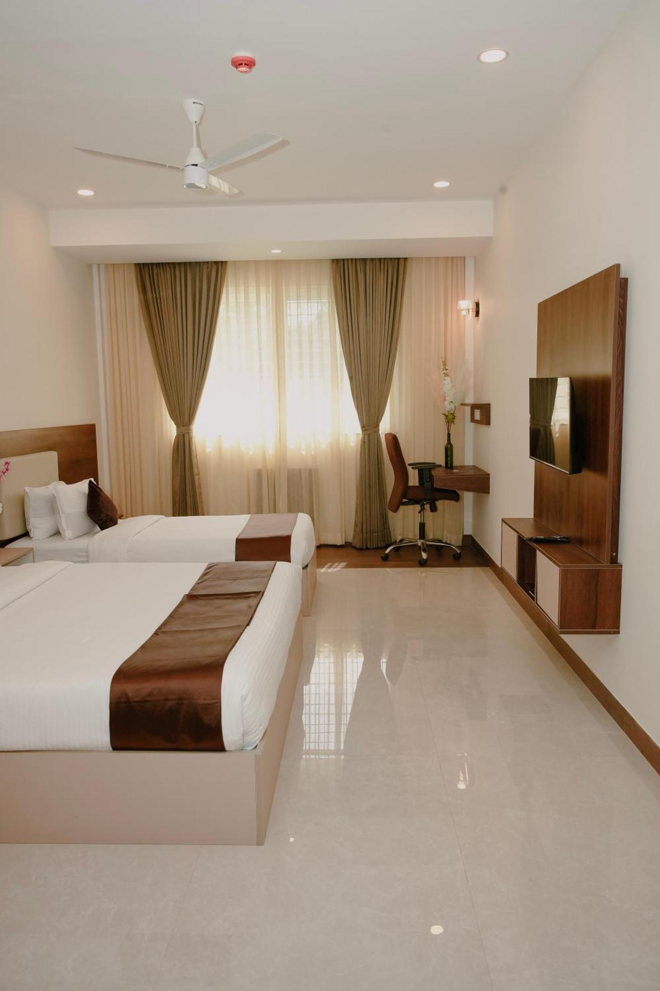 The King'S Meadows Hotel Golhalli Bagian luar foto