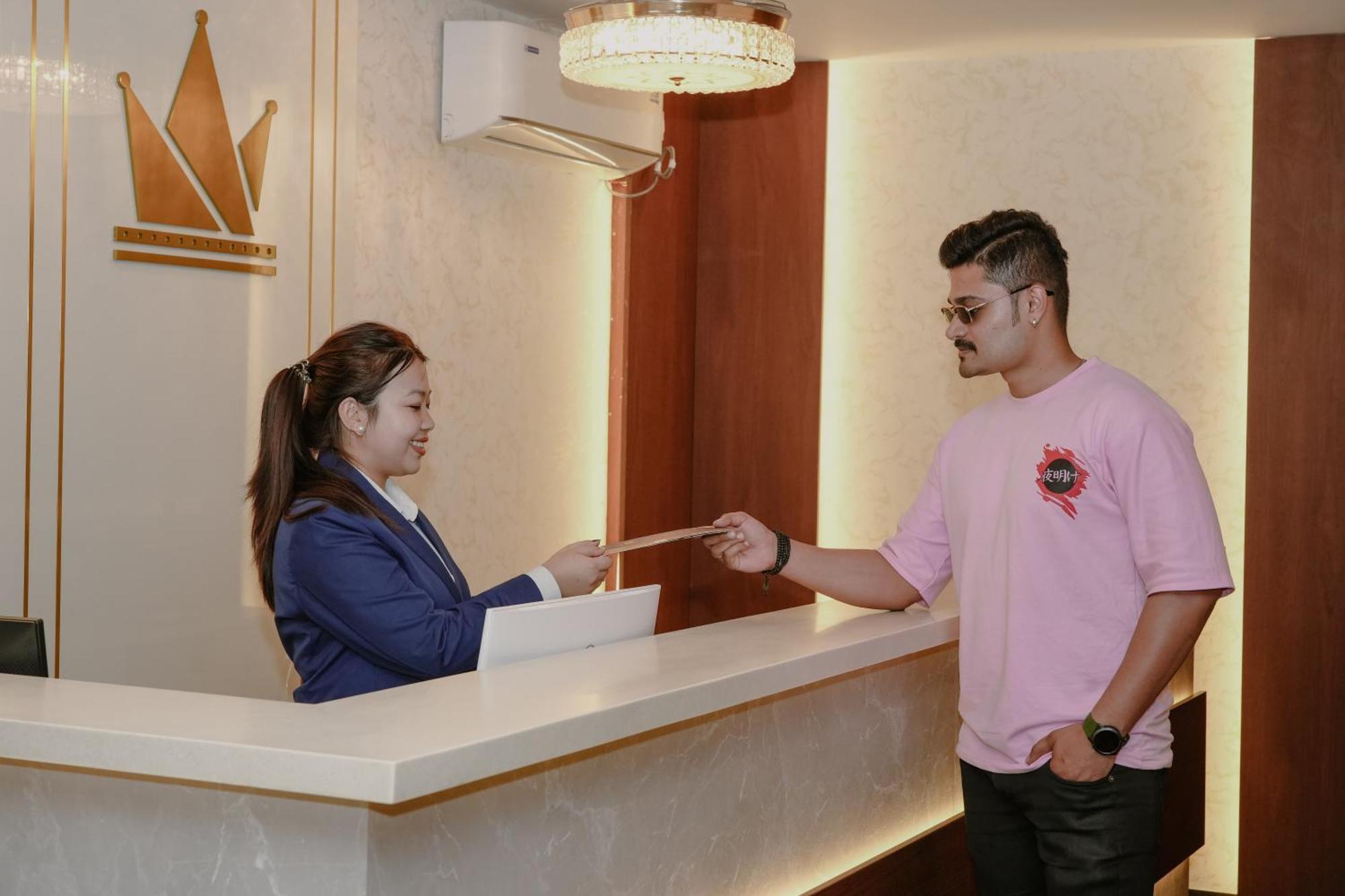 The King'S Meadows Hotel Golhalli Bagian luar foto