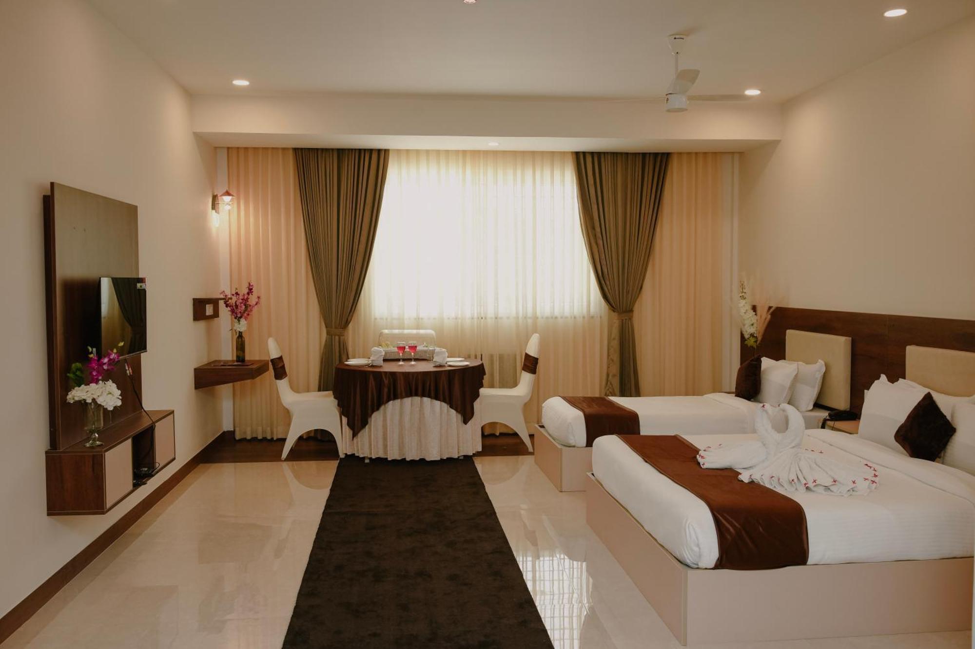 The King'S Meadows Hotel Golhalli Bagian luar foto