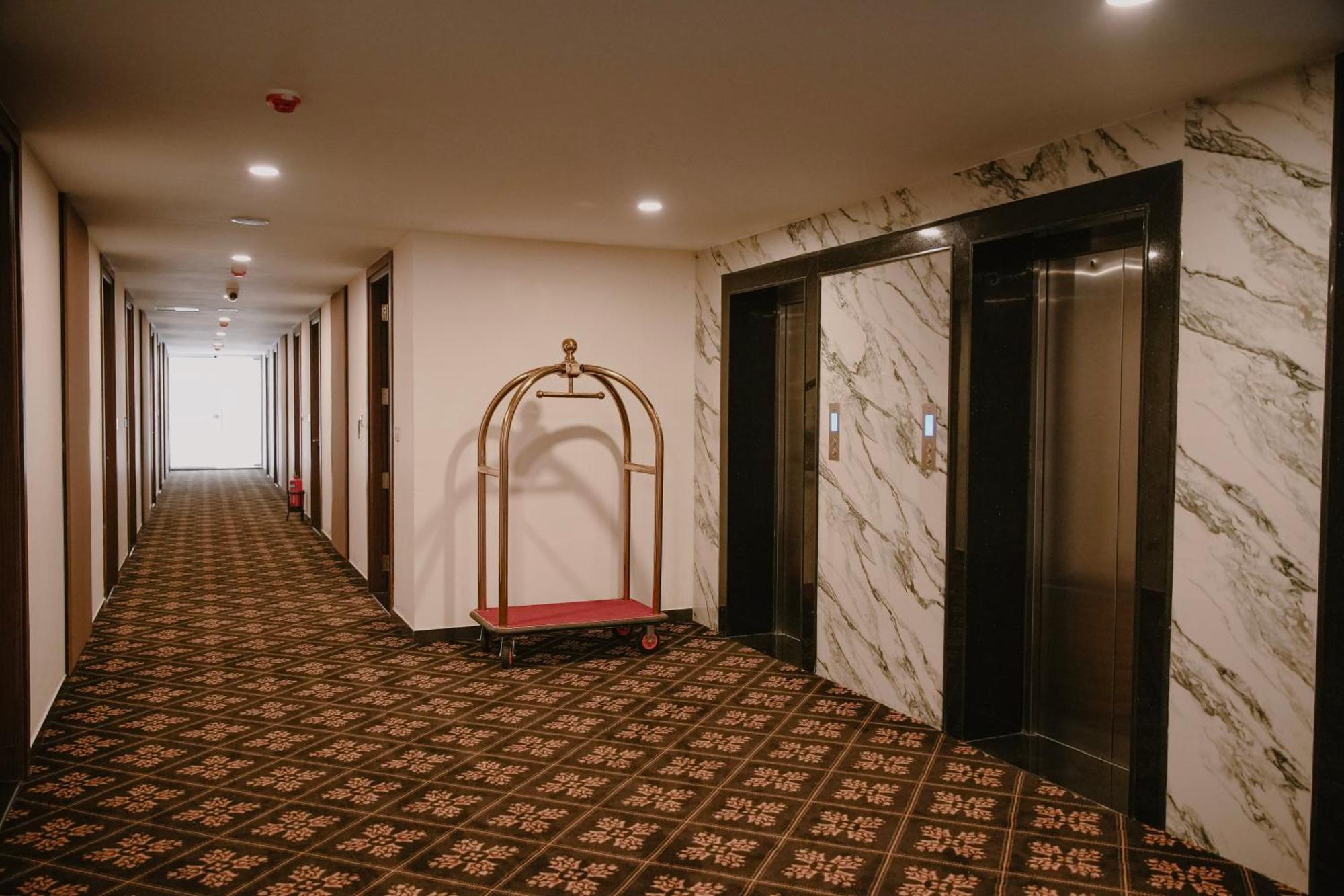 The King'S Meadows Hotel Golhalli Bagian luar foto
