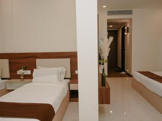 The King'S Meadows Hotel Golhalli Bagian luar foto