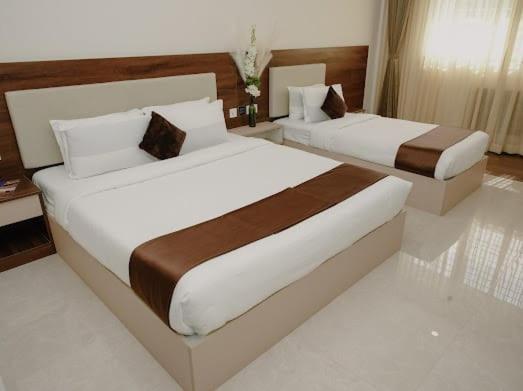 The King'S Meadows Hotel Golhalli Bagian luar foto