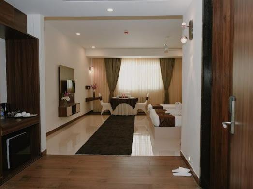 The King'S Meadows Hotel Golhalli Bagian luar foto