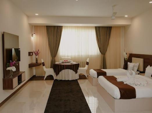 The King'S Meadows Hotel Golhalli Bagian luar foto